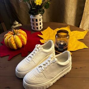 LisaVicky Platform Stylish White Sneakers​